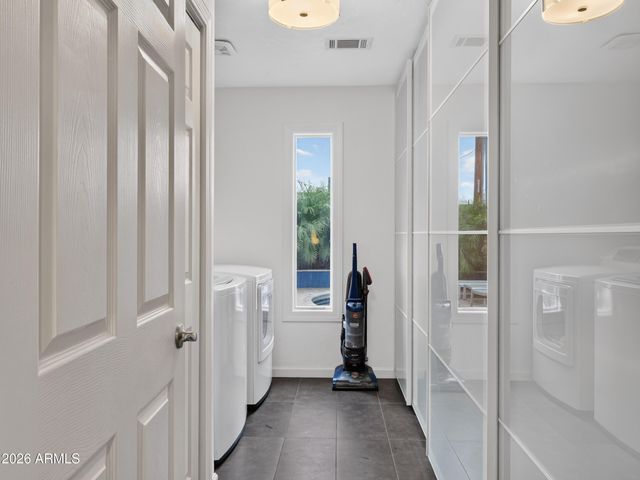 8002 E HUBBELL Street, Scottsdale, AZ 85257