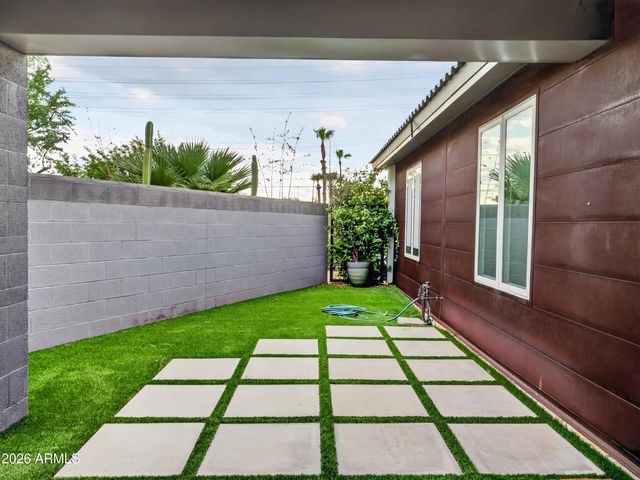 8002 E HUBBELL Street, Scottsdale, AZ 85257