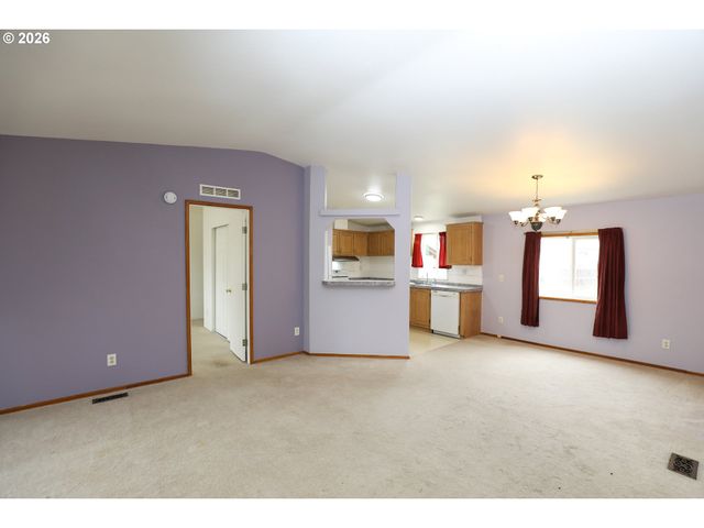 189 BOBWHITE St, Roseburg, OR 97471