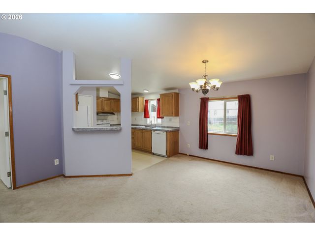 189 BOBWHITE St, Roseburg, OR 97471