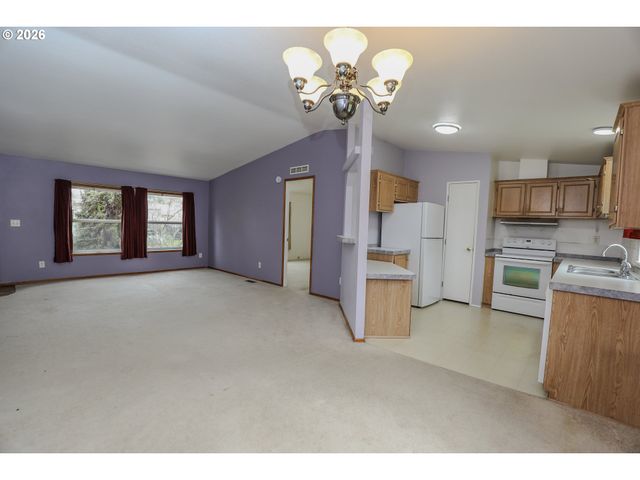 189 BOBWHITE St, Roseburg, OR 97471