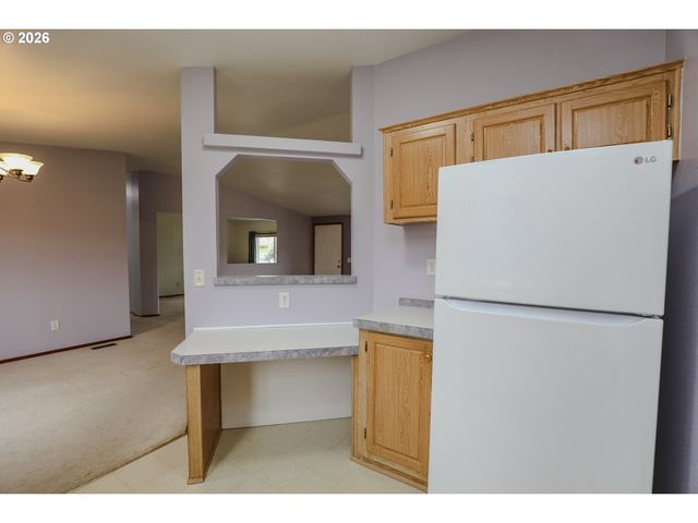 189 BOBWHITE St, Roseburg, OR 97471