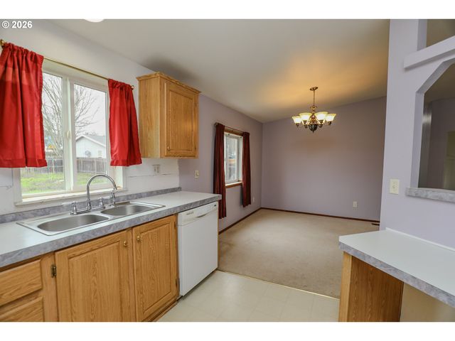 189 BOBWHITE St, Roseburg, OR 97471