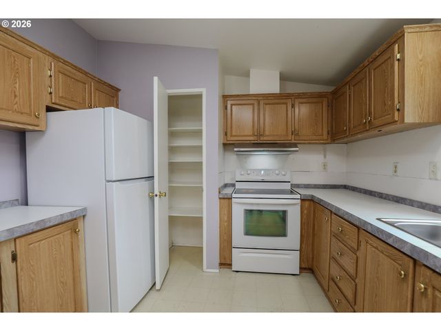 189 BOBWHITE St, Roseburg, OR 97471