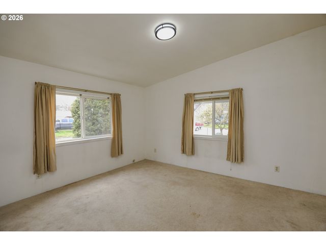 189 BOBWHITE St, Roseburg, OR 97471