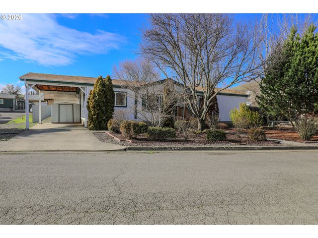 189 BOBWHITE St, Roseburg, OR 97471