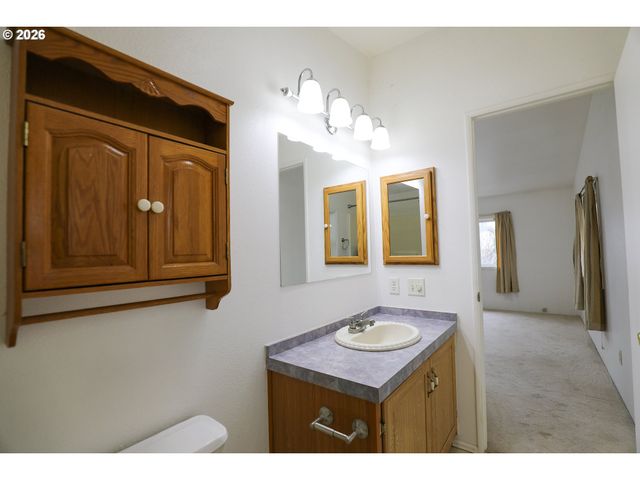 189 BOBWHITE St, Roseburg, OR 97471