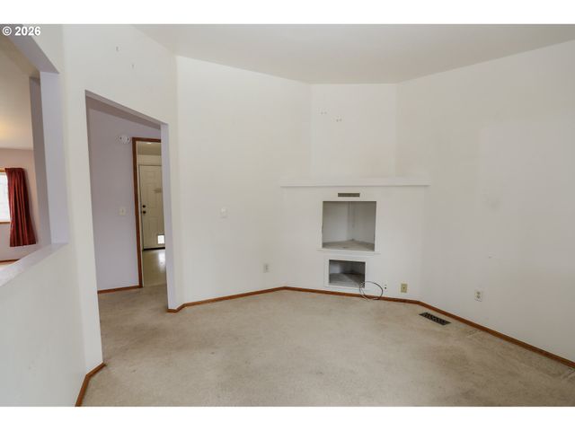 189 BOBWHITE St, Roseburg, OR 97471