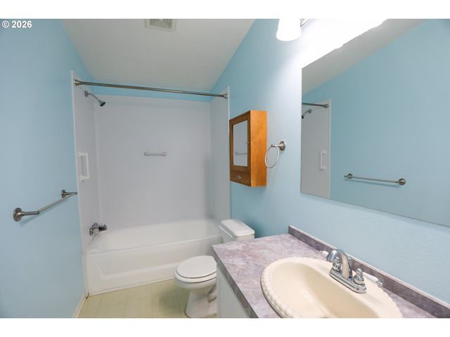 189 BOBWHITE St, Roseburg, OR 97471