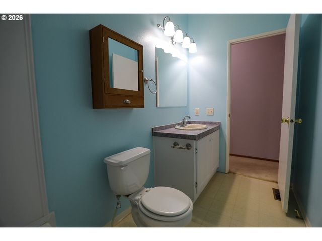 189 BOBWHITE St, Roseburg, OR 97471