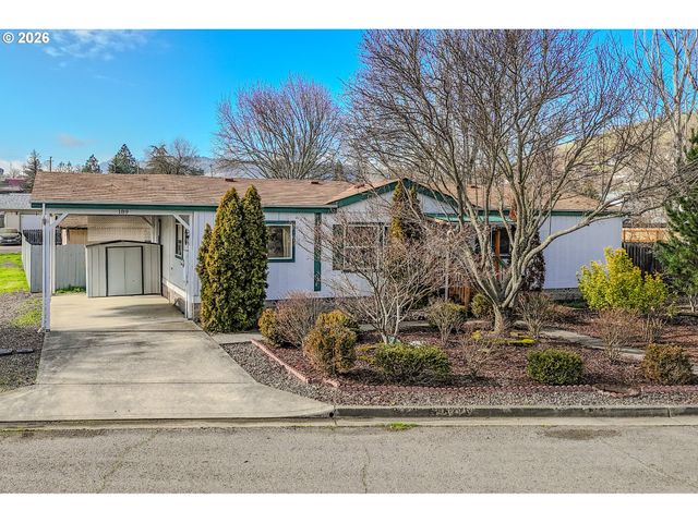 189 BOBWHITE St, Roseburg, OR 97471