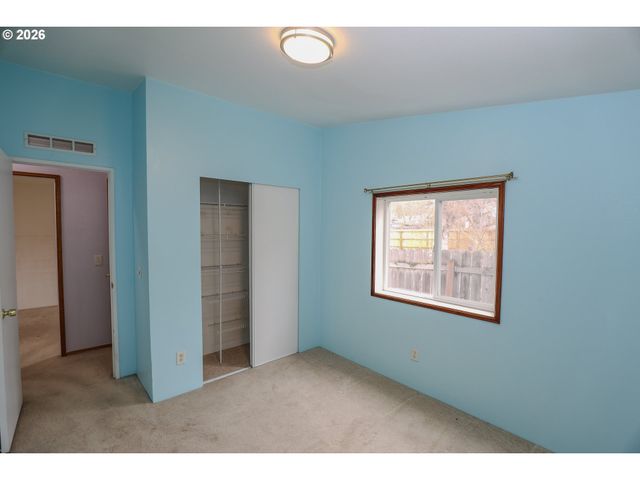 189 BOBWHITE St, Roseburg, OR 97471