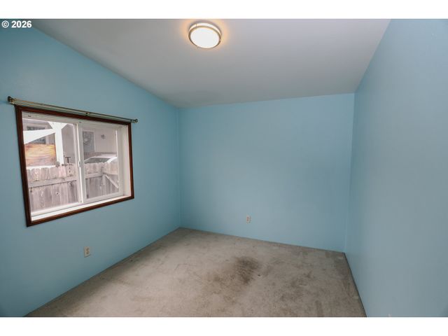 189 BOBWHITE St, Roseburg, OR 97471