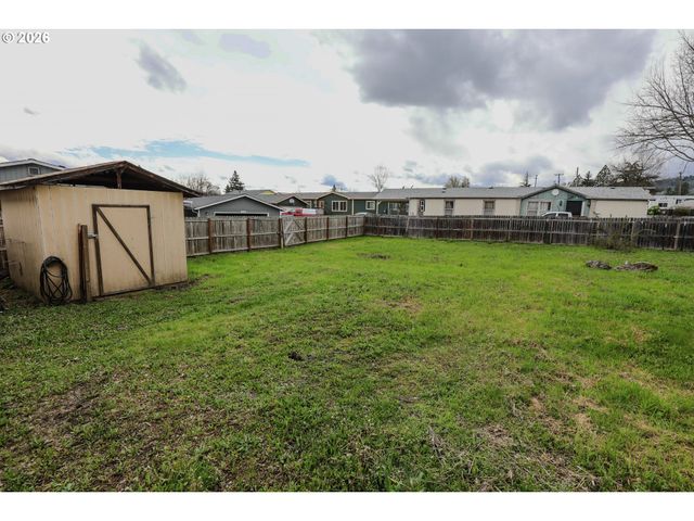 189 BOBWHITE St, Roseburg, OR 97471