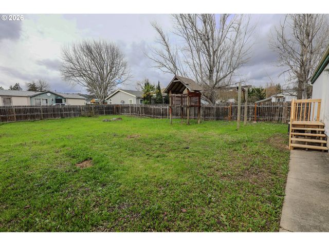 189 BOBWHITE St, Roseburg, OR 97471