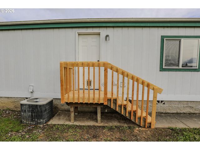 189 BOBWHITE St, Roseburg, OR 97471