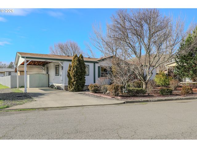 189 BOBWHITE St, Roseburg, OR 97471