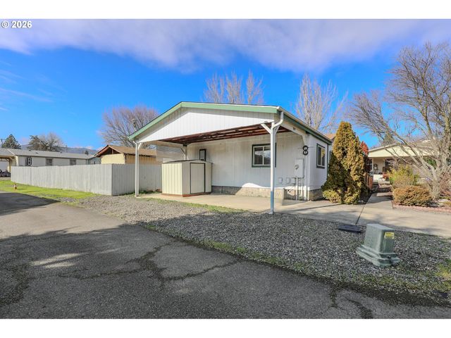 189 BOBWHITE St, Roseburg, OR 97471