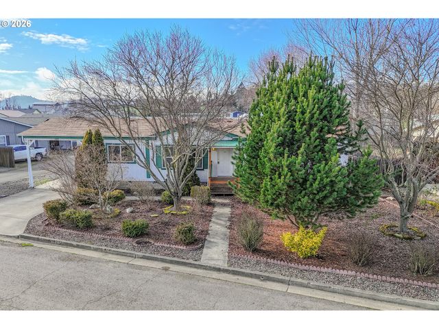189 BOBWHITE St, Roseburg, OR 97471