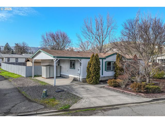 189 BOBWHITE St, Roseburg, OR 97471