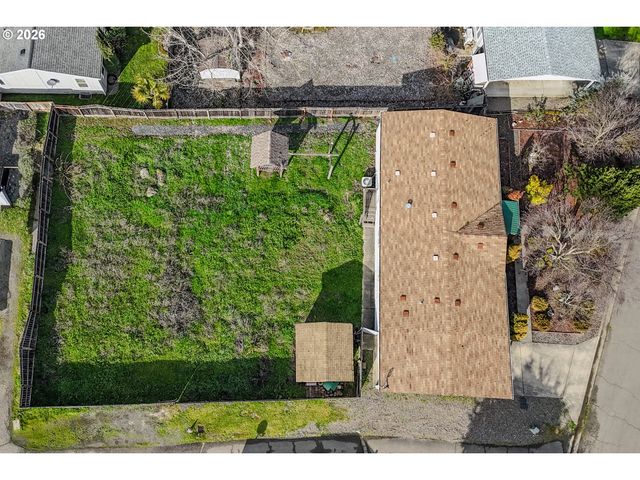 189 BOBWHITE St, Roseburg, OR 97471