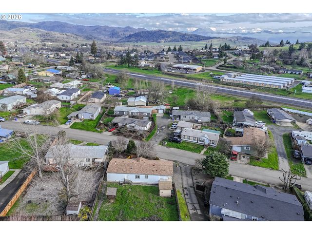 189 BOBWHITE St, Roseburg, OR 97471