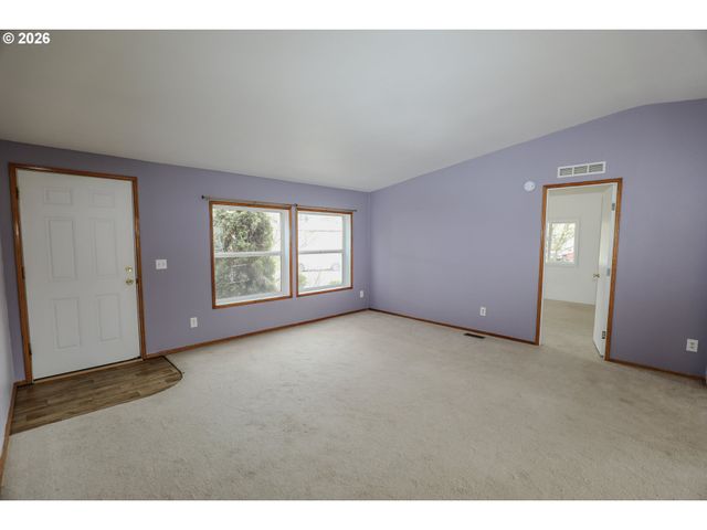 189 BOBWHITE St, Roseburg, OR 97471