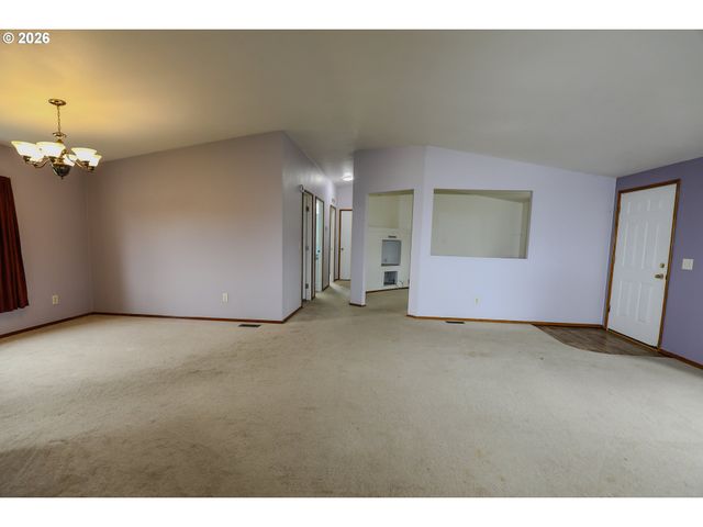 189 BOBWHITE St, Roseburg, OR 97471