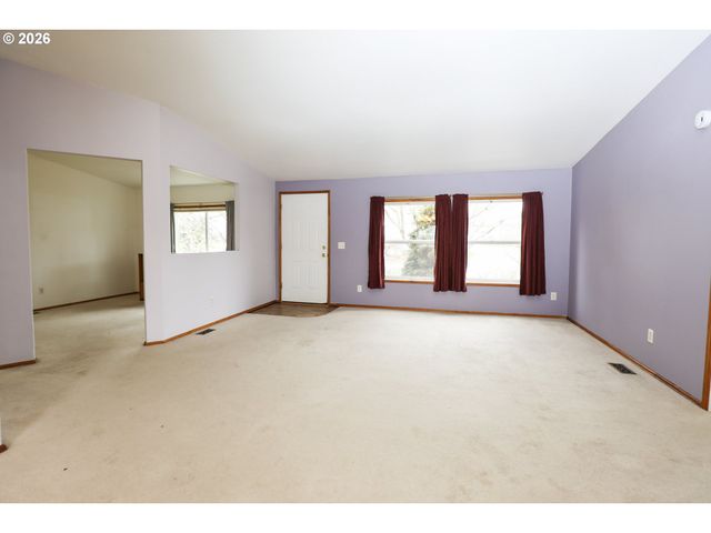 189 BOBWHITE St, Roseburg, OR 97471