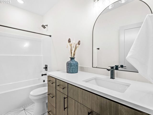 5217 Sw Vacuna St, Portland, OR 97219