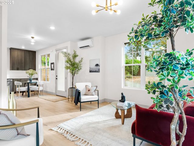 5217 Sw Vacuna St, Portland, OR 97219