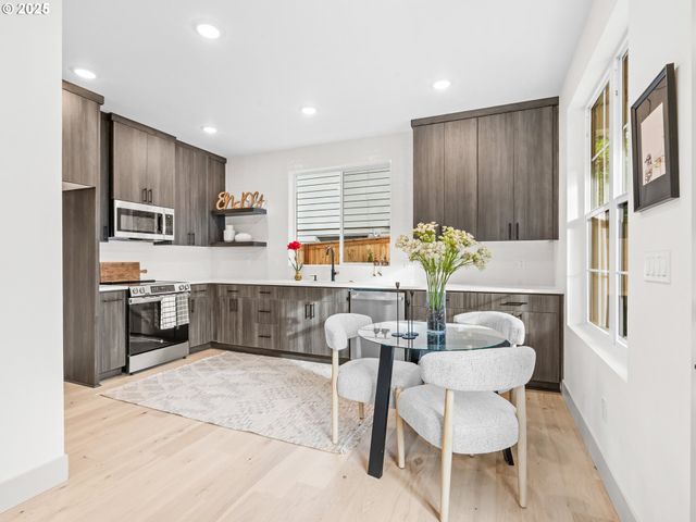 5217 Sw Vacuna St, Portland, OR 97219