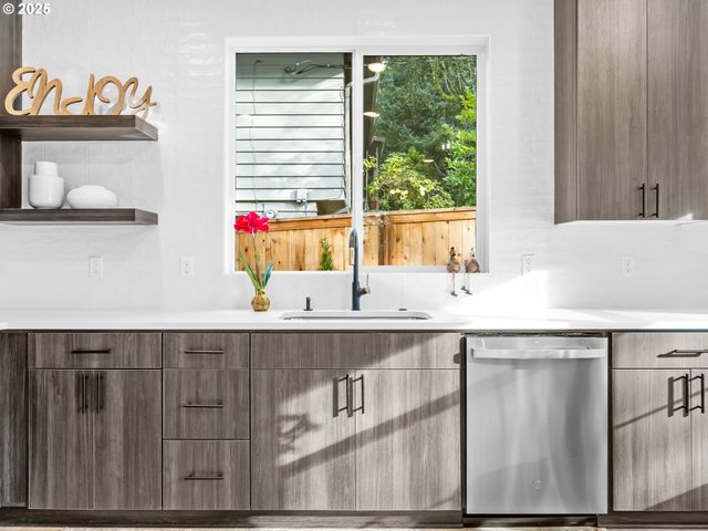 5217 Sw Vacuna St, Portland, OR 97219