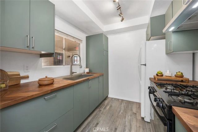 12141 Centralia 206, Lakewood, CA 90715