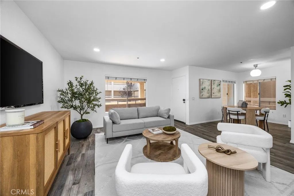 12141 Centralia 206, Lakewood, CA 90715