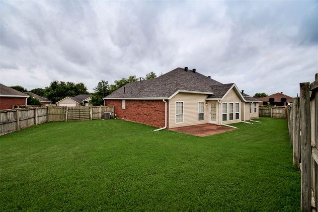3130 Amberwood Street, Springdale, AR 72762