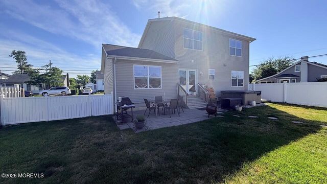 6 Spring Street, Beachwood, NJ 08722