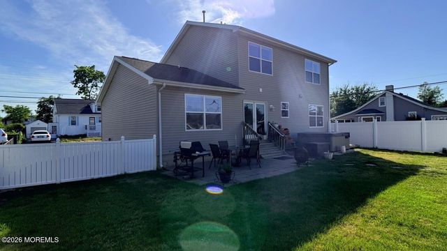 6 Spring Street, Beachwood, NJ 08722