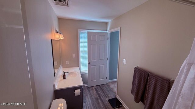 6 Spring Street, Beachwood, NJ 08722
