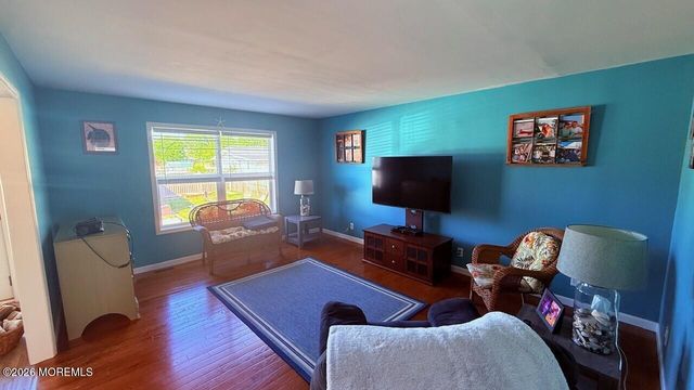 6 Spring Street, Beachwood, NJ 08722