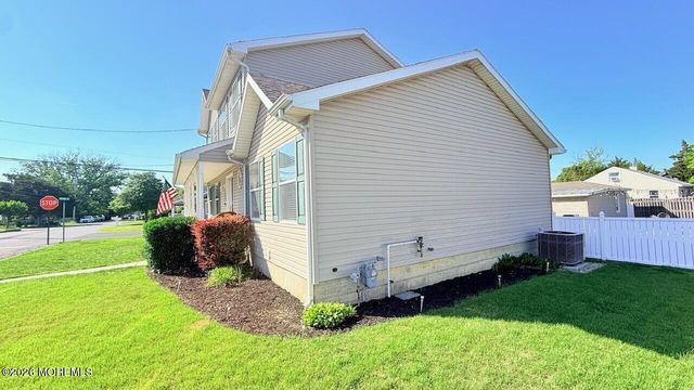 6 Spring Street, Beachwood, NJ 08722