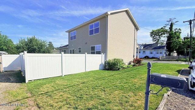 6 Spring Street, Beachwood, NJ 08722