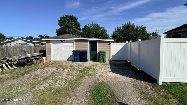 6 Spring Street, Beachwood, NJ 08722
