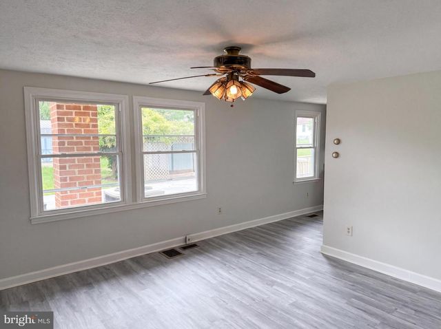 98 GRIMES DR, Martinsburg, WV 25403