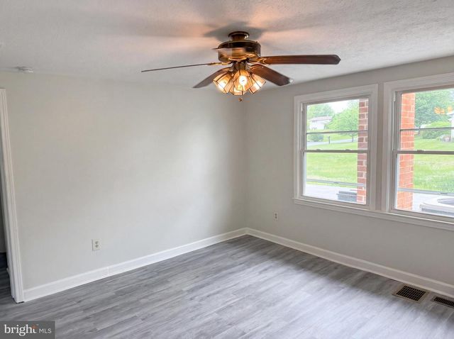 98 GRIMES DR, Martinsburg, WV 25403