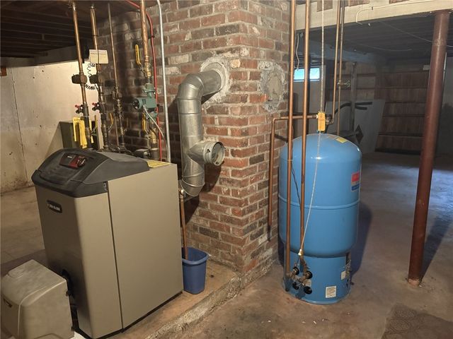 10 JESSE DAVIS Lane, Barrington, RI 02806