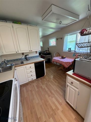 2116 8th Avenue N, Great Falls, MT 59401
