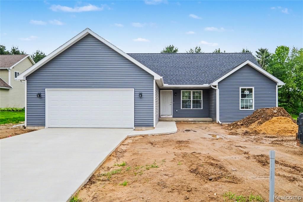 2423 Whisper Ridge Drive, Burton, MI 48507
