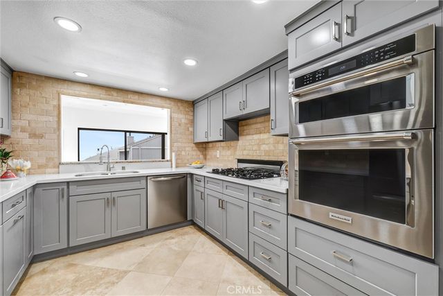 305 Columbia, Newport Beach, CA 92663