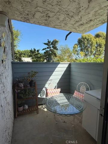 18411 Hatteras, Tarzana, CA 91356